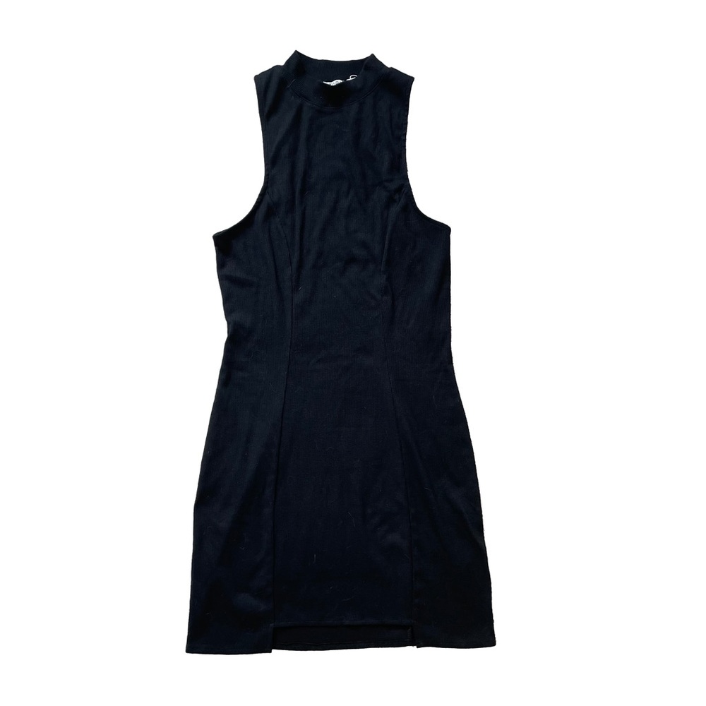 NWT Tobi Bodycon high neck dress
Size medium